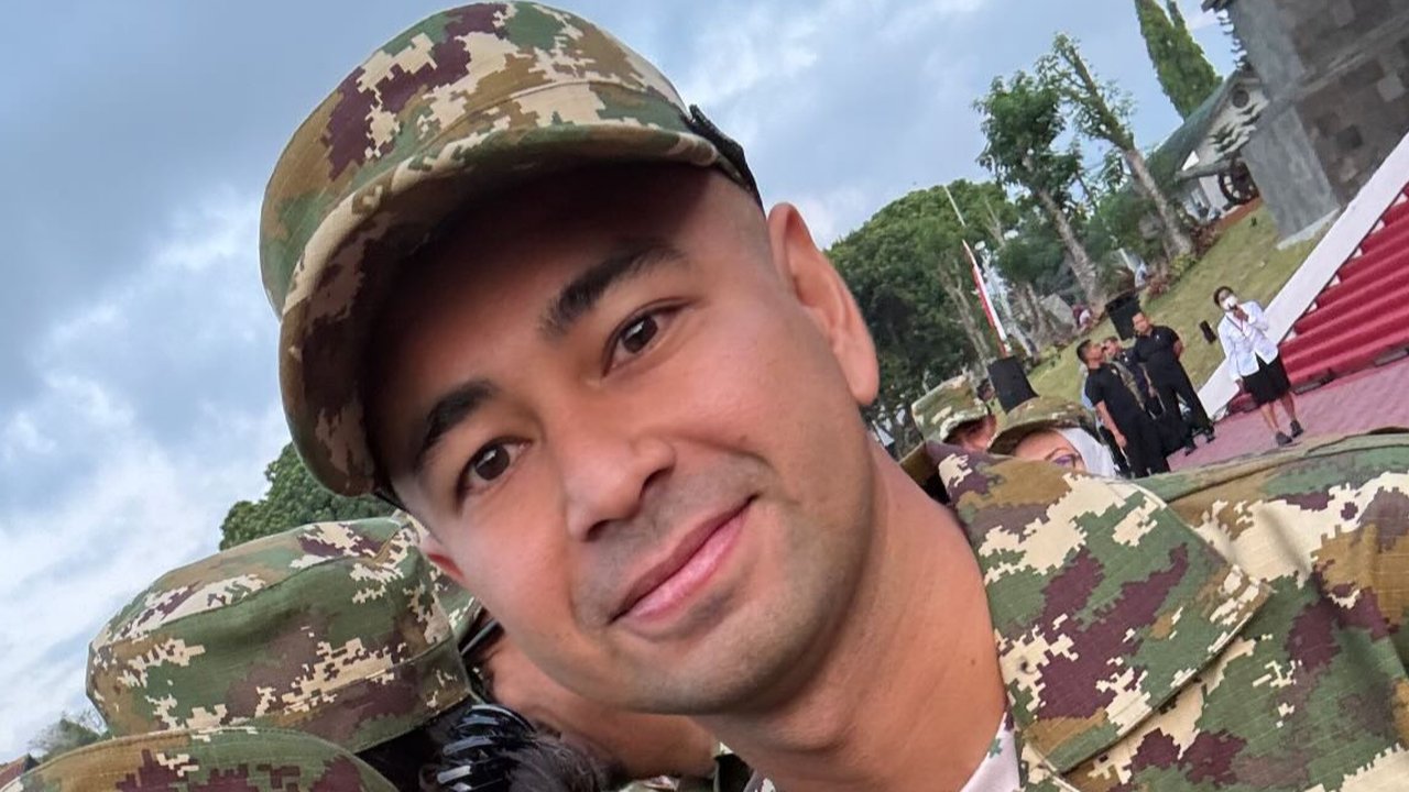 Jadi Utusan Khusus Presiden, 7 Potret Raffi Ahmad Ikut Retreat di Akmil Magelang - Pakai Seragam bak Prajurit