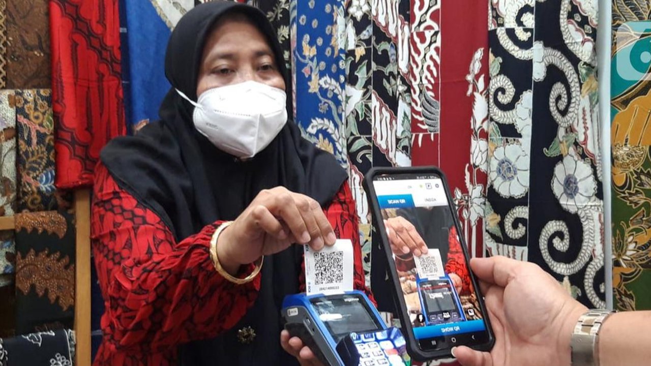 Ilustrasi pembayaran QRIS dengan BCA Mobile.