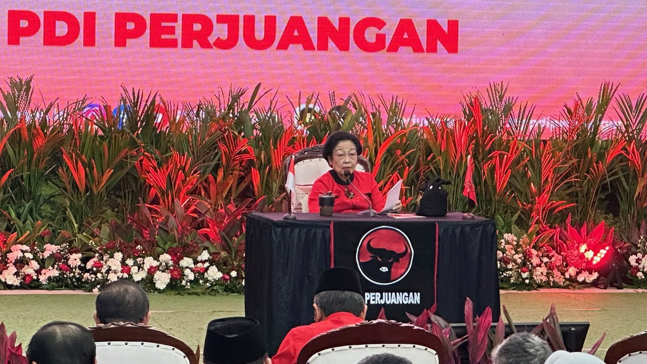 Ketua Umum PDI Perjuangan (PDIP) Megawati Soekarnoputri saat memberikan pidato dalam acara pengumuman bakal calon kepala daerah di Pilkada 2024 gelombang pertama di kantor DPP PDIP, Jakarta. (Foto: Dokumentasi PDIP).
