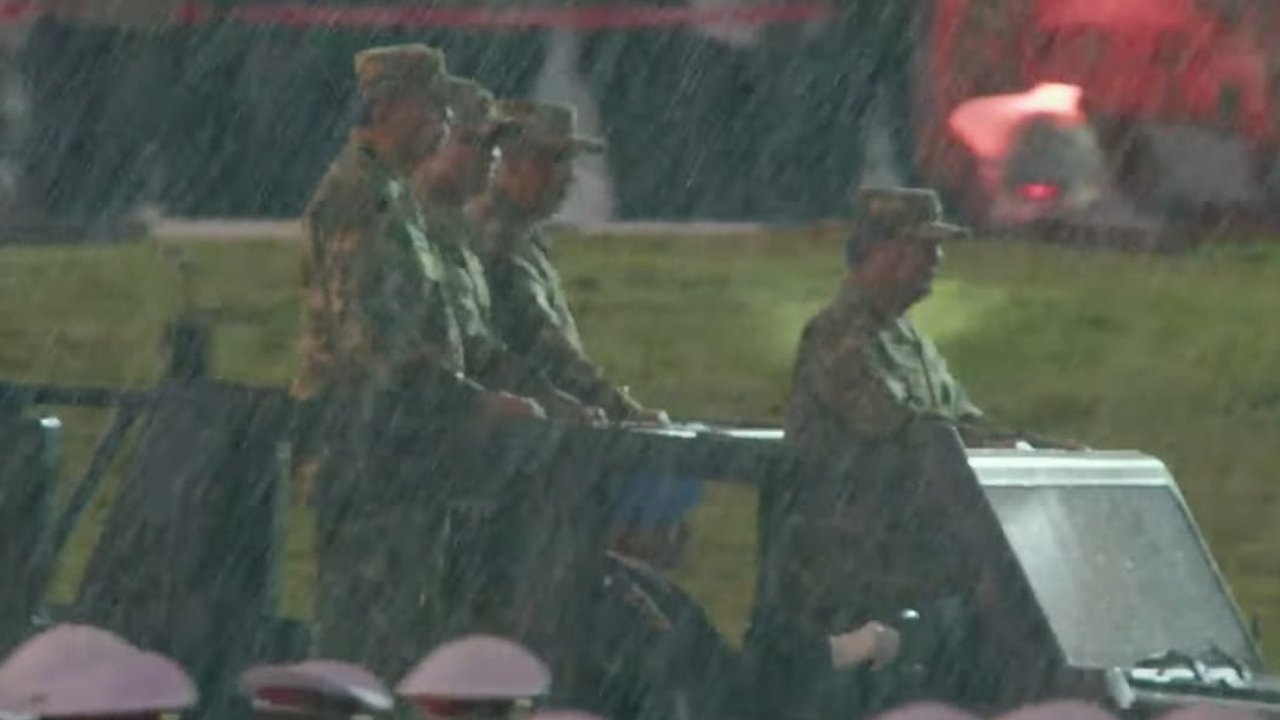 prabowo cek pasukan parade senja
