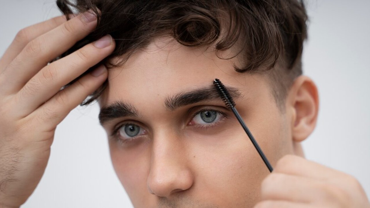 Ilustrasi Cara Menebalkan Alis Pria Secara Alami