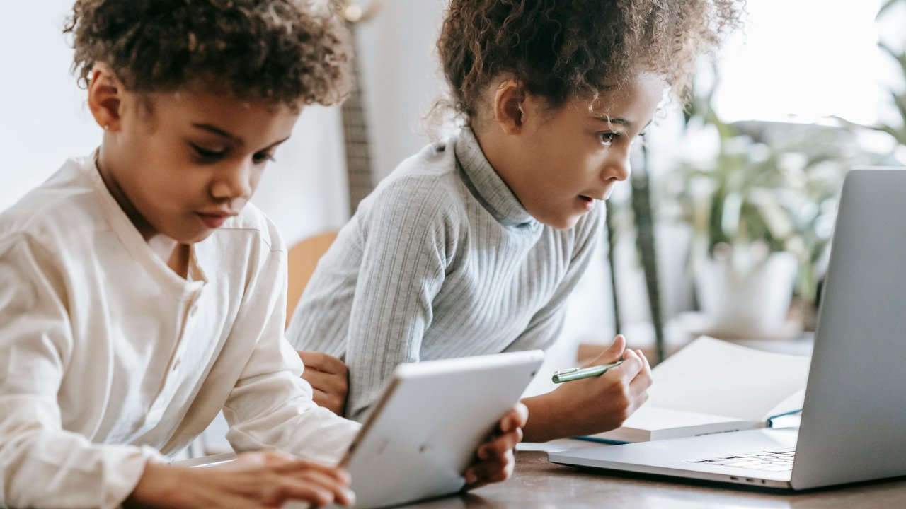 Pengaruh Gadget Terhadap Perkembangan Otak Anak