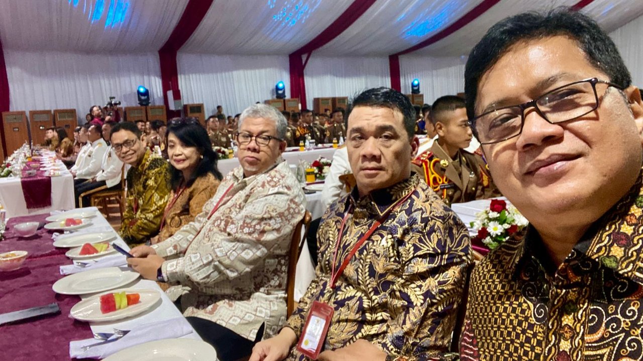 Anggota Kabinet Merah Putih menghadiri malam keakraban pada hari kedua retreat di Akademi Militer Magelang, Jawa Tengah, Sabtu (26/10).