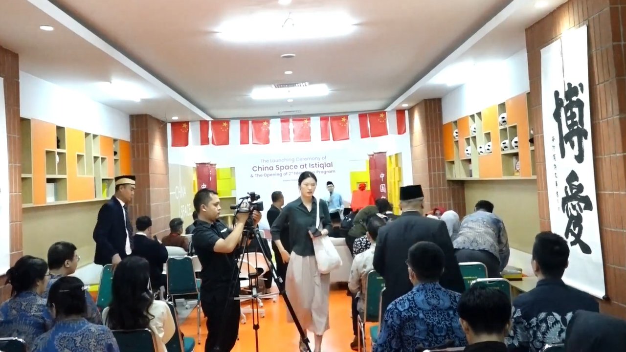 China Space di Masjid Istiqlal