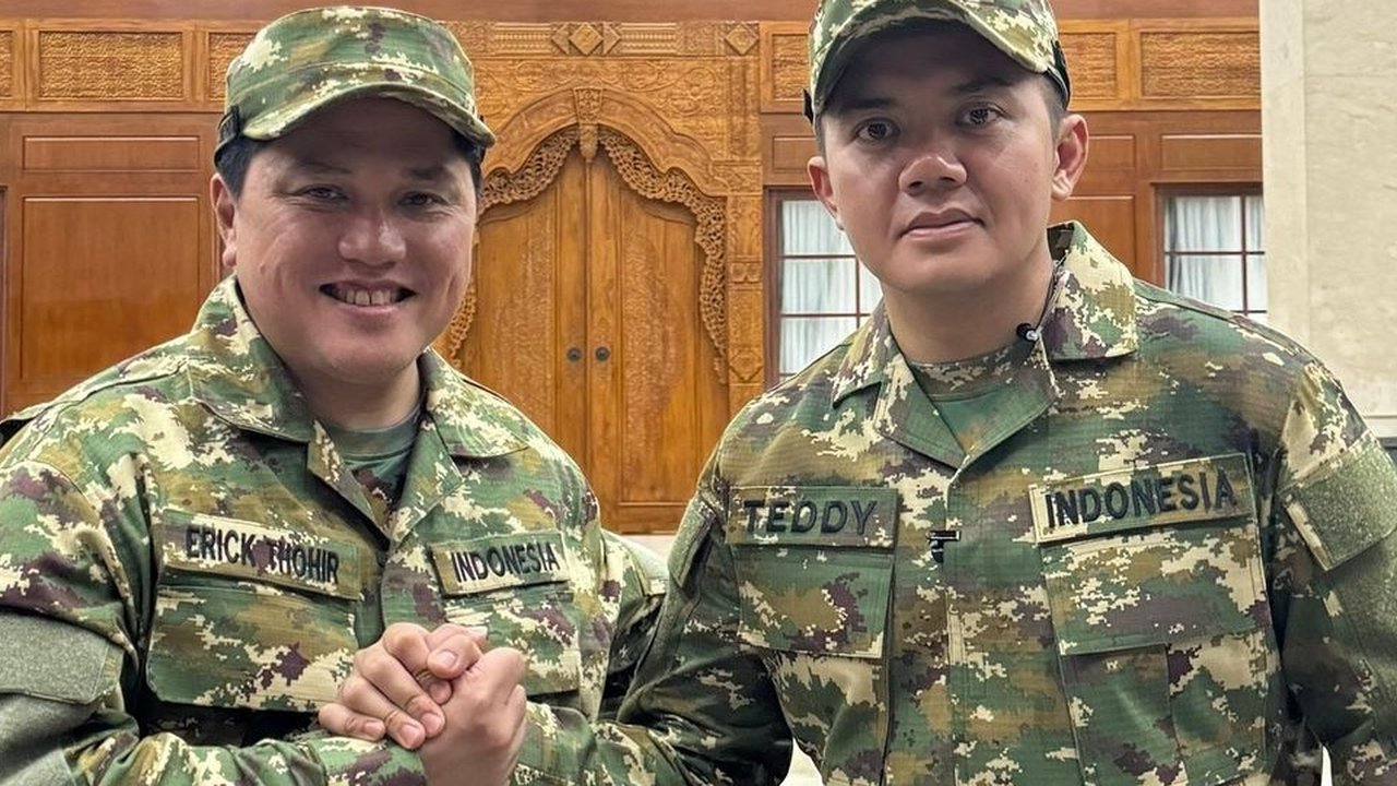 Sama-Sama Gagah Berseragam Loreng, Potret Erick Thohir Salaman Sama Mayor Teddy Bikin Tanda Tanya