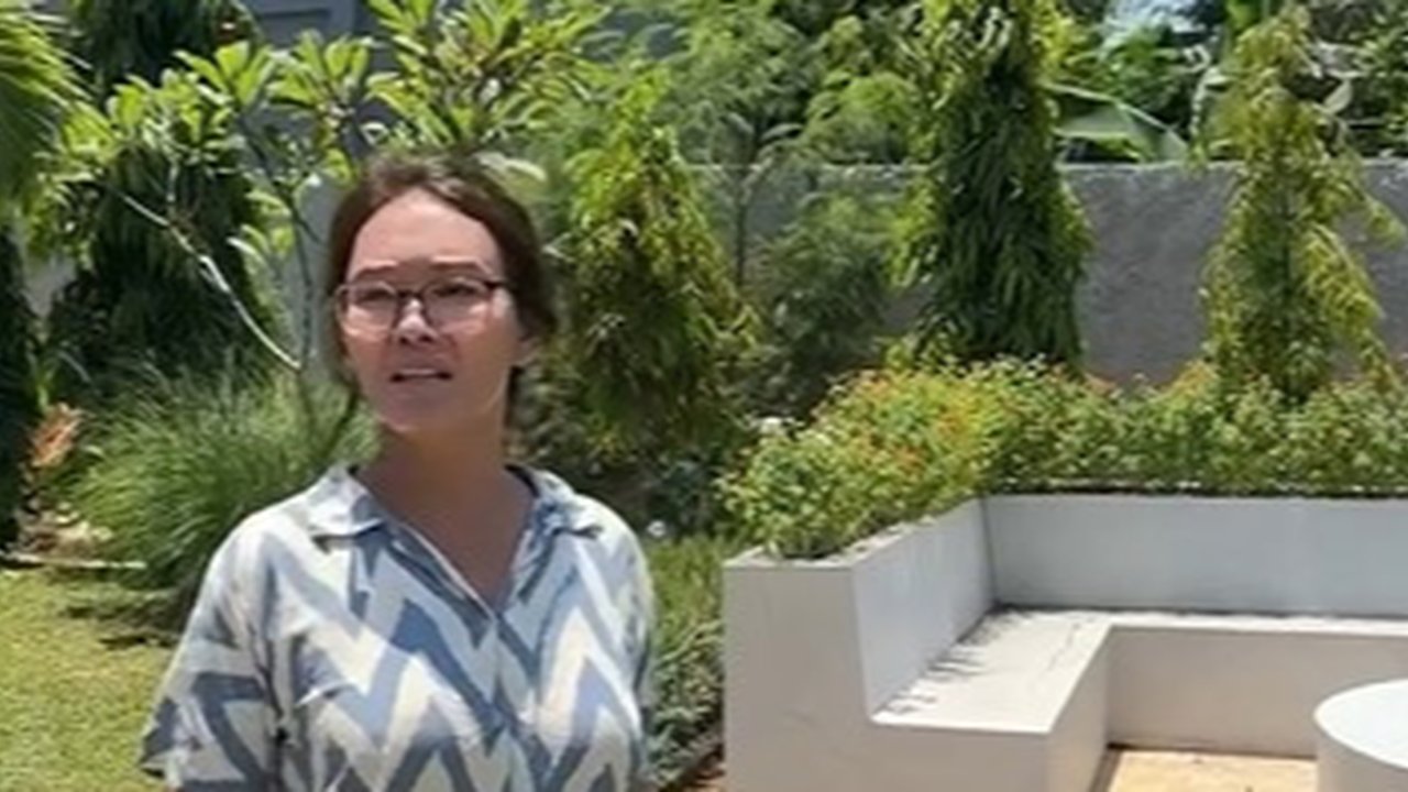 Ada taman juga di kompleks rumah Bunda Corla nanti nih. Well stay tuned terus di KapanLagi ya tentang rumah Bunda Corla, kalau nggak sekarang kapan lagi?