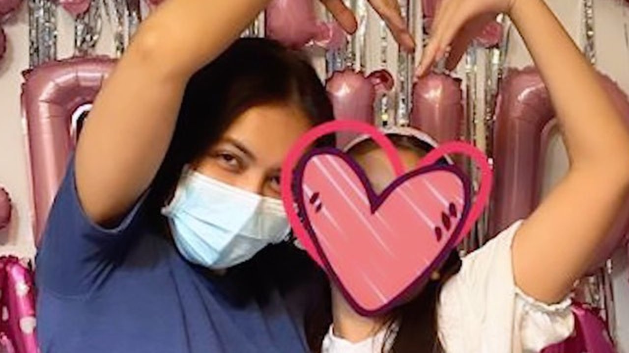 Gadis kecil yang selalu jadi kesayangan Denada ini akhirnya dinyatakan sembuh dari leukemia setelah menjalani pengobatan intensif di rumah sakit Singapura.