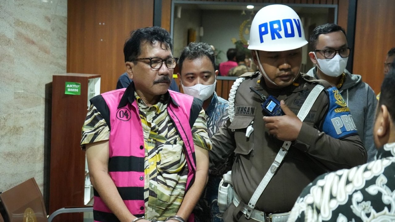 Kejagung menetapkan ZR mantan pejabat MA sebagai tersangka dalam kasus permufakatan jahat suap dan gratifikasi dengan temuan uang Rp920 miliar dan emas 51 Kg