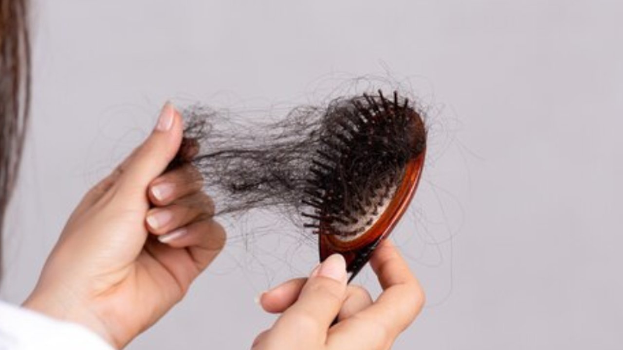 Rambut Rontok Akibat Stres? Temukan Solusi dan Cara Pencegahannya!
