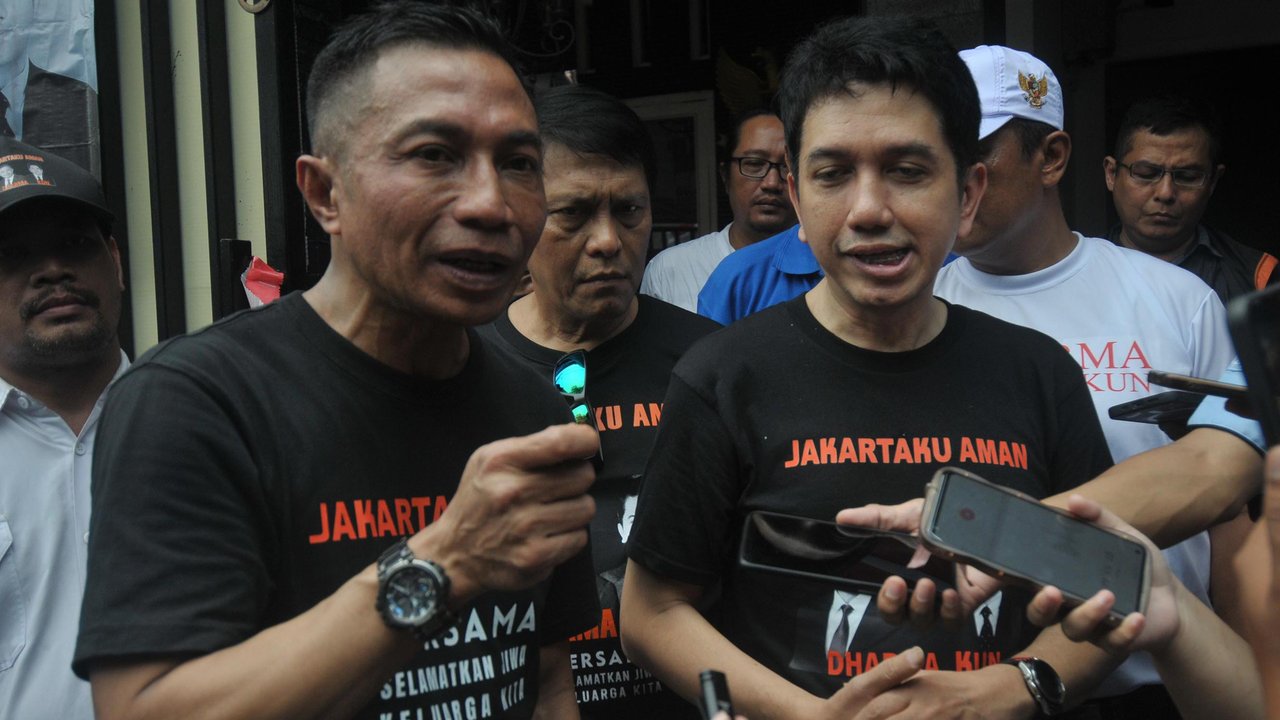 Penting diketahui Dharma Pongkrekun dan Kun Wardana adalah satu-satunya bakal pasangan calon yang maju dari jalur independen. (Liputan6.com/Angga Yuniar)