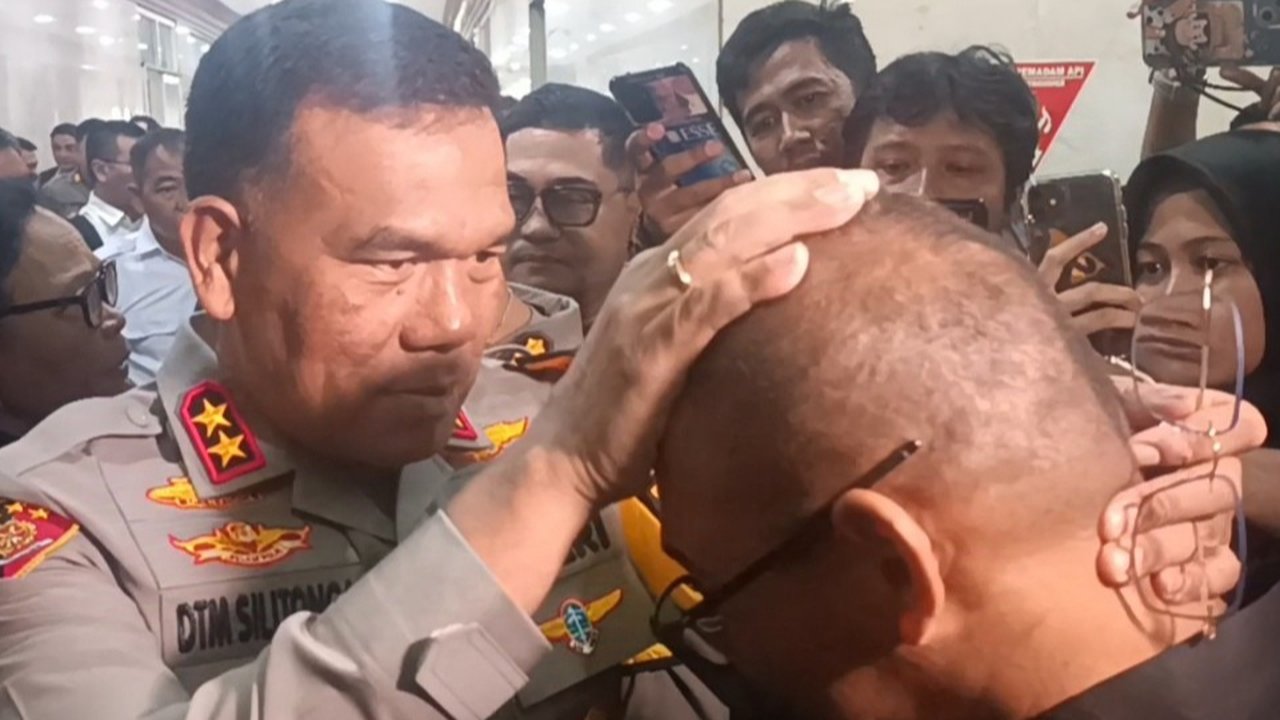 Kapolda NTT Kepalkan Tangan di DPR, Keras Jawab Kontroversi Pemecatan Ipda Rudy Soik