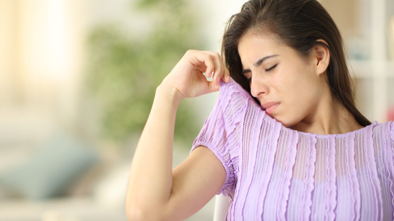 Rahasia Atasi Bau Badan secara Alami dengan 8 Makanan Sehat