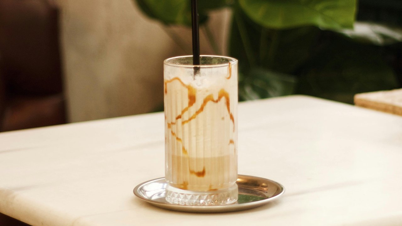 Kalori dan Nutrisi segelas Caramel Macchiato, serta Dampak Konsumsi Berlebihan