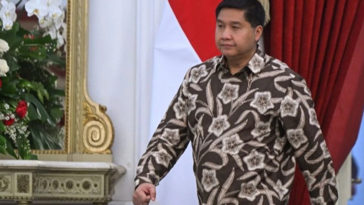 Politisi senior Maruarar Sirait menyambangi kediaman Prabowo di Jalan Kertanegara, Jakarta Selatan, pada Selasa (14/10/2024). (Liputan6.com/Hiysam Adyatma)