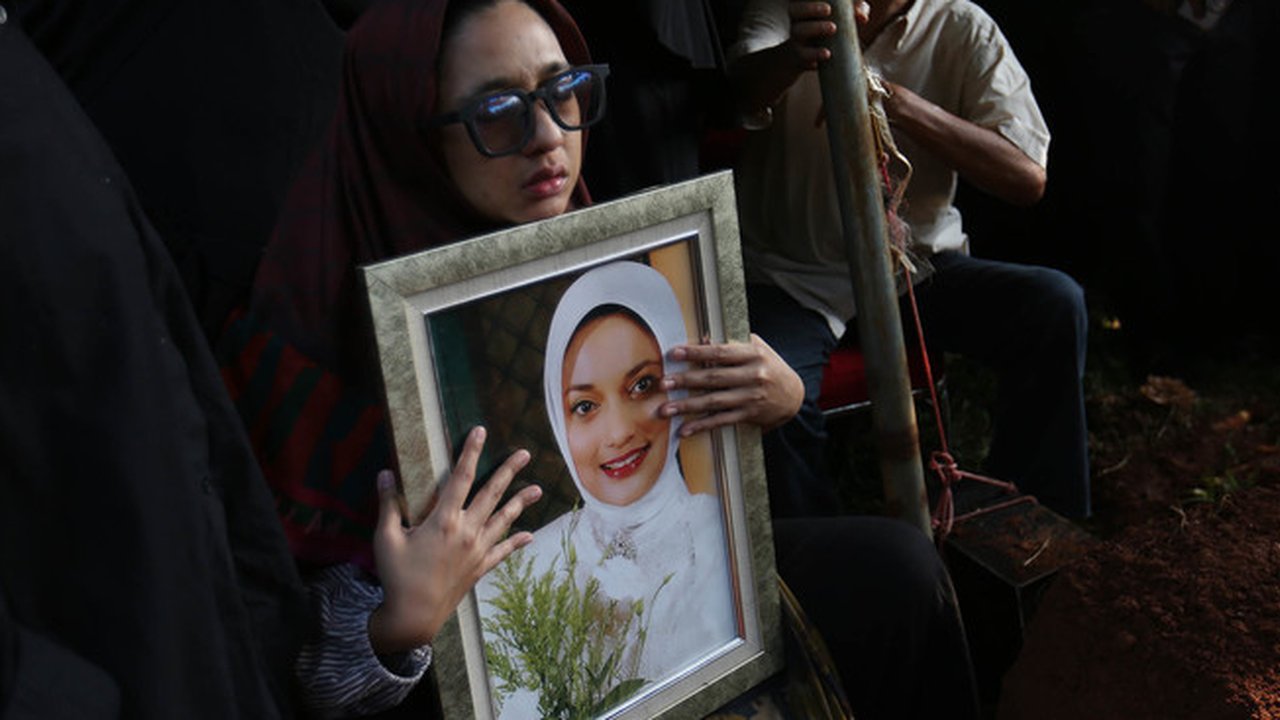 Rupanya, dua pekan sebelum meninggal Marissa sempat menyampaikan keinginannya jika meninggal nanti mau dikuburkan di TPU Tanah Kusir. Keluarga pun akhirnya mewujudkannya.