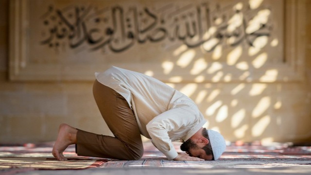 Cara Menjamak Shalat Maghrib dan Isya