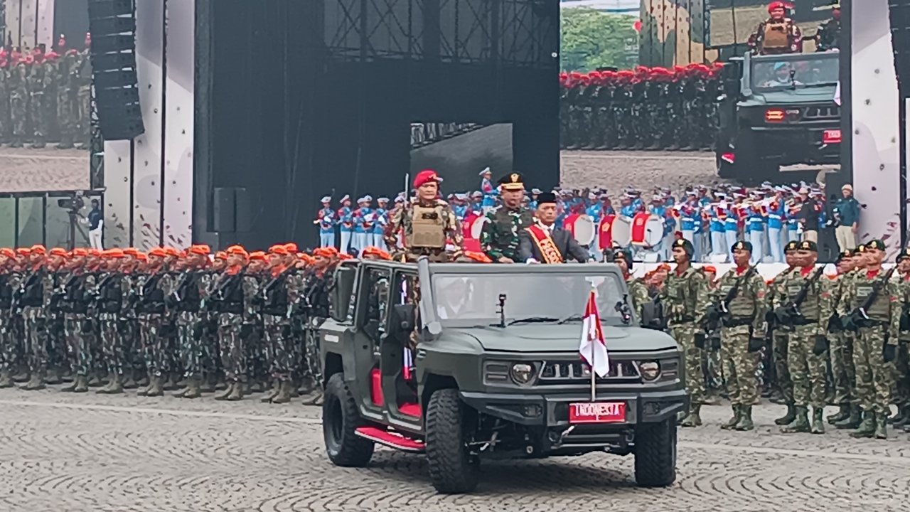 Potret Gagah Jenderal TNI Agus Subiyanto Naik Maung Cek Pasukan