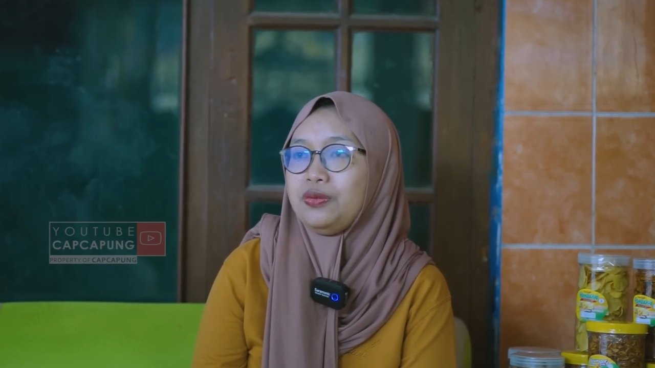 Anik, pemilik usaha bawang goreng beromzet ratusan juta per bulan