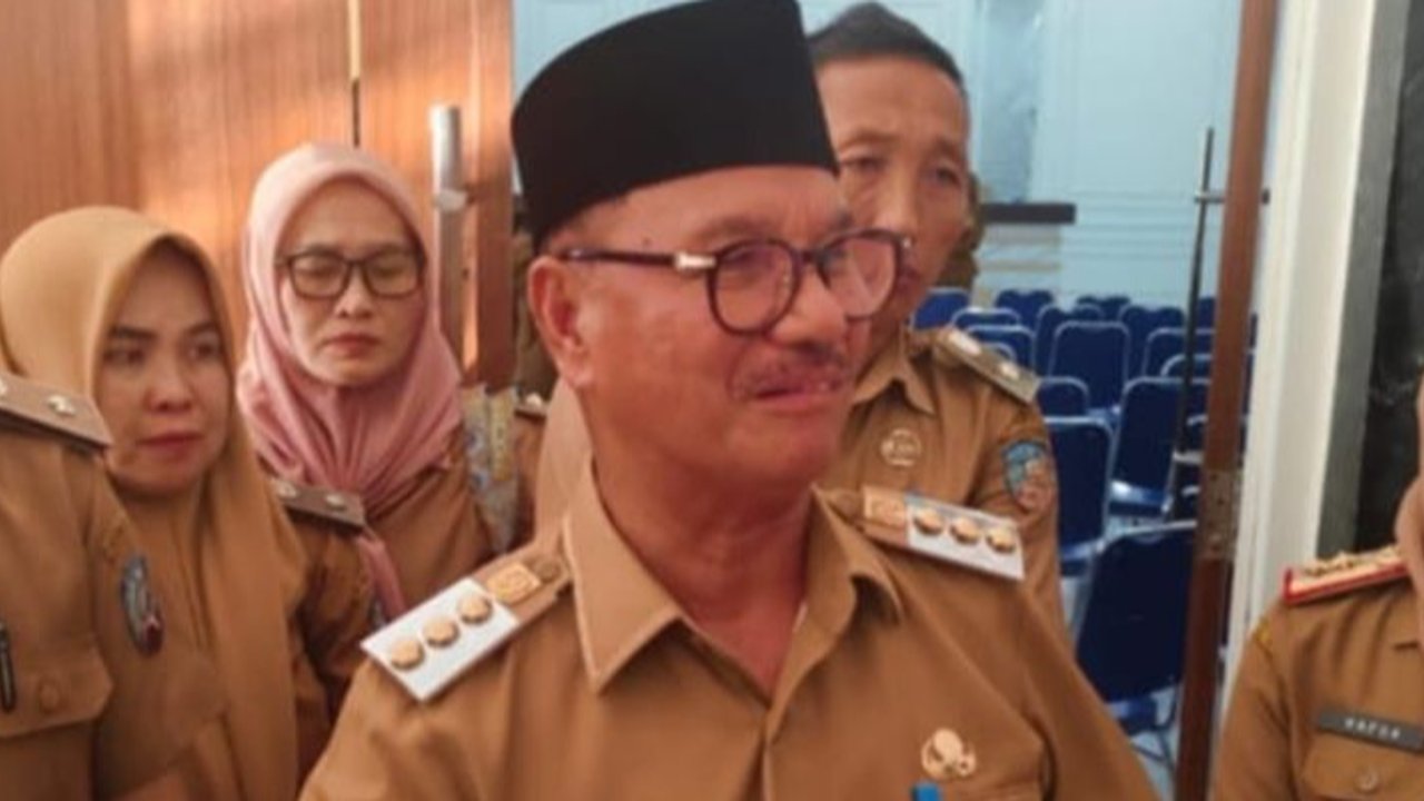 Camat Baito Sudarsono Mangidi