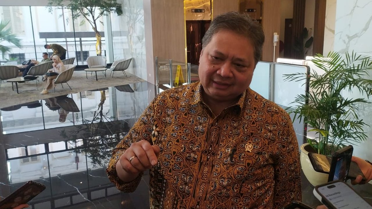 Menteri Koordinator Bidang Perekonomian Airlangga Hartarto, di kantor Kementerian Perekonomian, di Jakarta, Rabu (29/5/2024). Menko Airlangga bercerita mengenai tambahan PSN baru salah satunya BSD. (Tira/Liputan6.com)