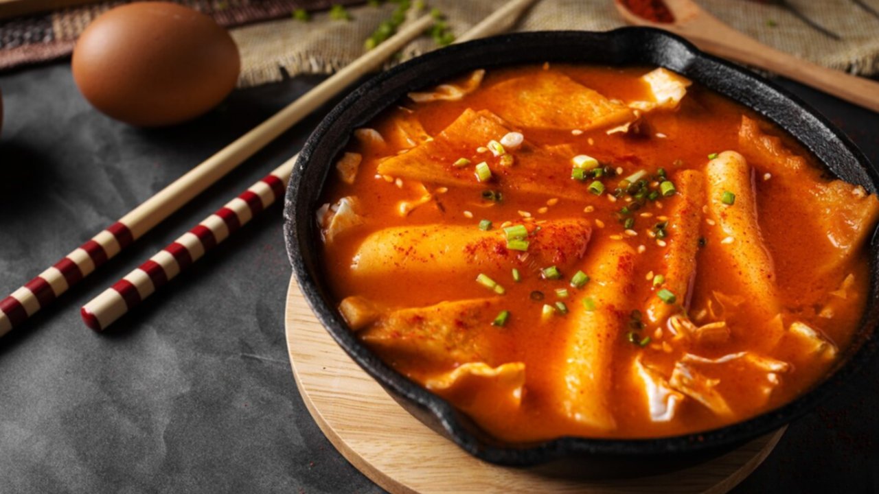 Berapa Kalori dan Nutrisi dari Seporsi Topokki? Kalori yang Perlu Diwaspadai dalam Setiap Suapan