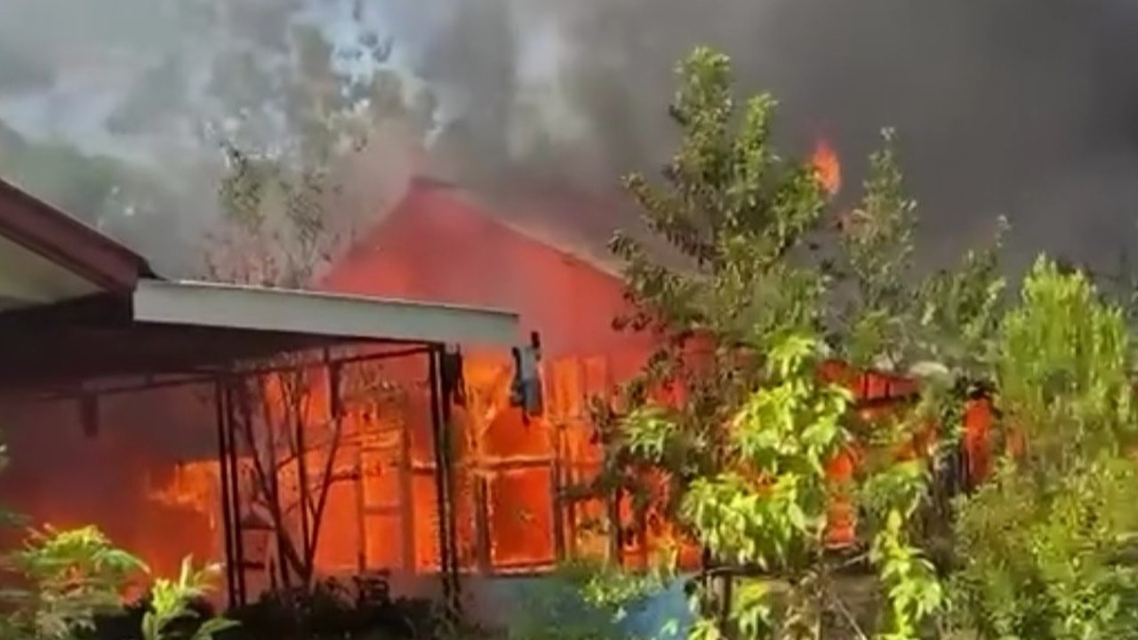 Gara-Gara Judi Online, Istri Bakar Suami dan Rumah