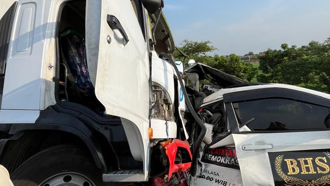 Mobil liputan tvOne kecelakaan di tol pemalang
