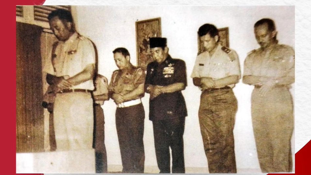 Potret Lawas Kapolri ke-4 jadi Imam Salat di Kantor