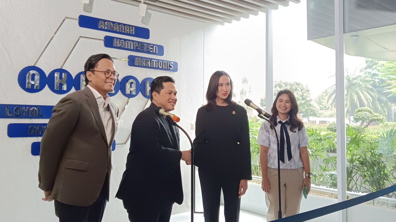 Menteri BUMN Erick Thohir dan Menteri Pariwisata Widiyanti Putri Wardhana.