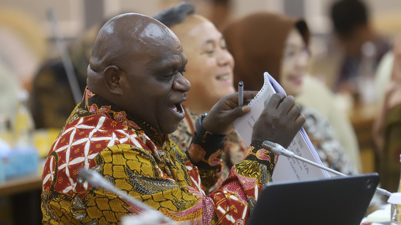 Menteri Hak Asasi Manusia (HAM) Natalius Pigai di Kantor Kemenkumham, Kuningan, Jakarta Selatan, Senin (21/10/2024). (Foto: Liputan6.com/Nanda Perdana Putra).