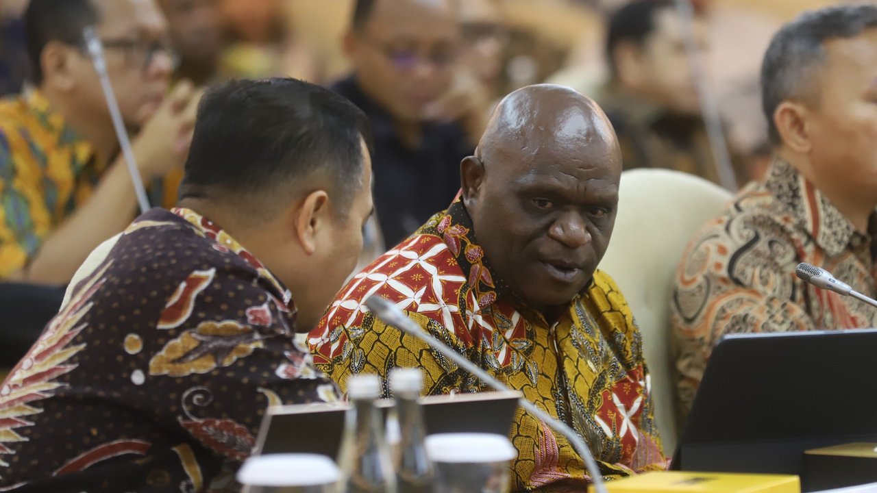 Pegiat HAM asal Papua Natalius Pigai dipanggil Presiden Terpilih Prabowo Subianto di Kertanegara, Jakarta Pusat, Senin (14/10/2024). Pigai mengaku siap jika ditugaskan di Kabinet Prabowo-Gibran.