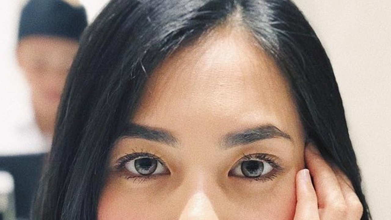 Yuk Intip Alena Wu Jalani Proses Sulam Eyeliner