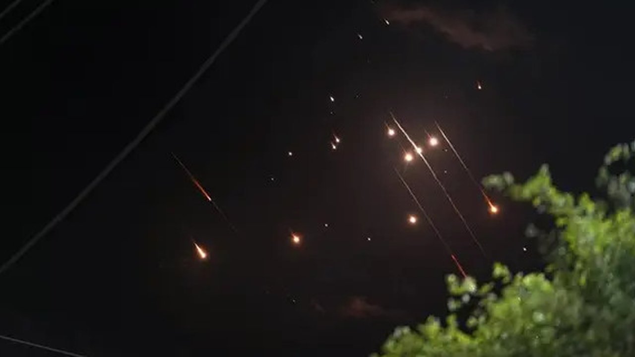 Proyektil terbang di atas ibu kota Yordania, Amman menuju Israel, pada 1 Oktober 2024