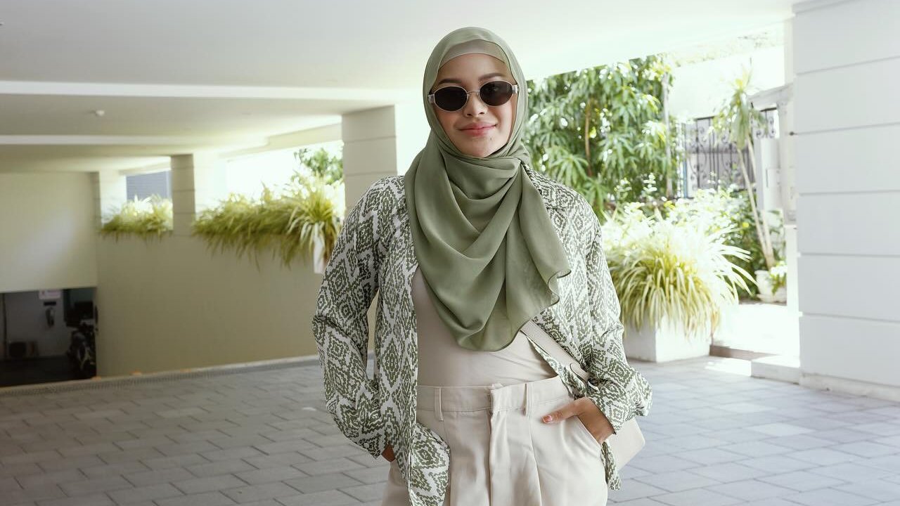 7 Gaya Aurel Hermansyah Selama Liburan di Thailand, Terlihat Kurusan - Tampil bak ABG Lagi