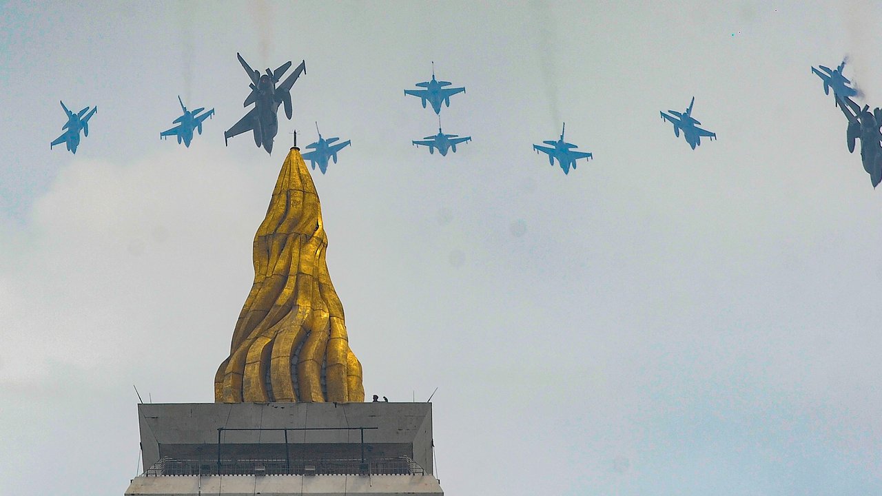 Suasana geladi bersih HUT ke-79 TNI di kawasan Monumen Nasional (Monas), Jakarta, Kamis (3/10/2024).