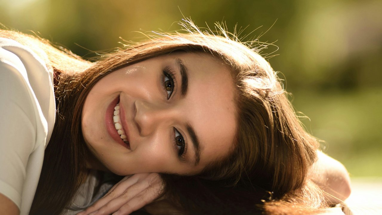 Menggunakan Produk Berbahan Hyaluronic Acid untuk Kulit Lembap dan Kenyal