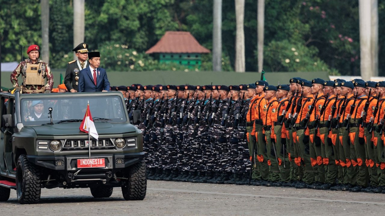 Presiden Joko Widodo atau Jokowi memimpin peringatan HUT ke-79 TNI di Monas, Jakarta, Sabtu (5/10/2024).