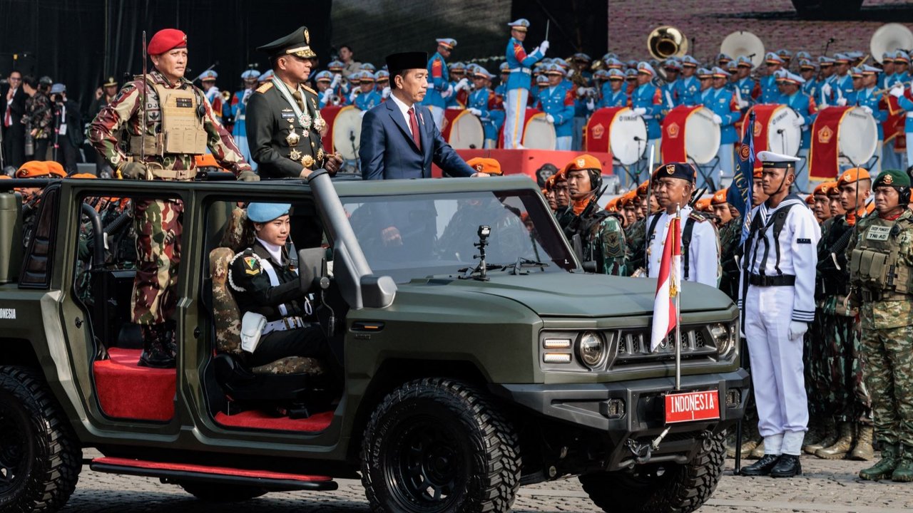 Presiden Joko Widodo atau Jokowi memimpin peringatan HUT ke-79 TNI di Monas, Jakarta, Sabtu (5/10/2024).