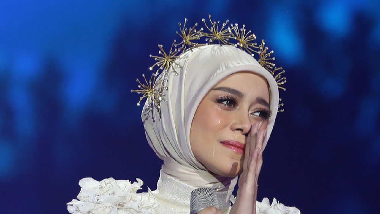 Konser Sang Kejora tampaknya jadi momen yang sangat emosional bagi Lesti, kelaurga dan fans setianya.