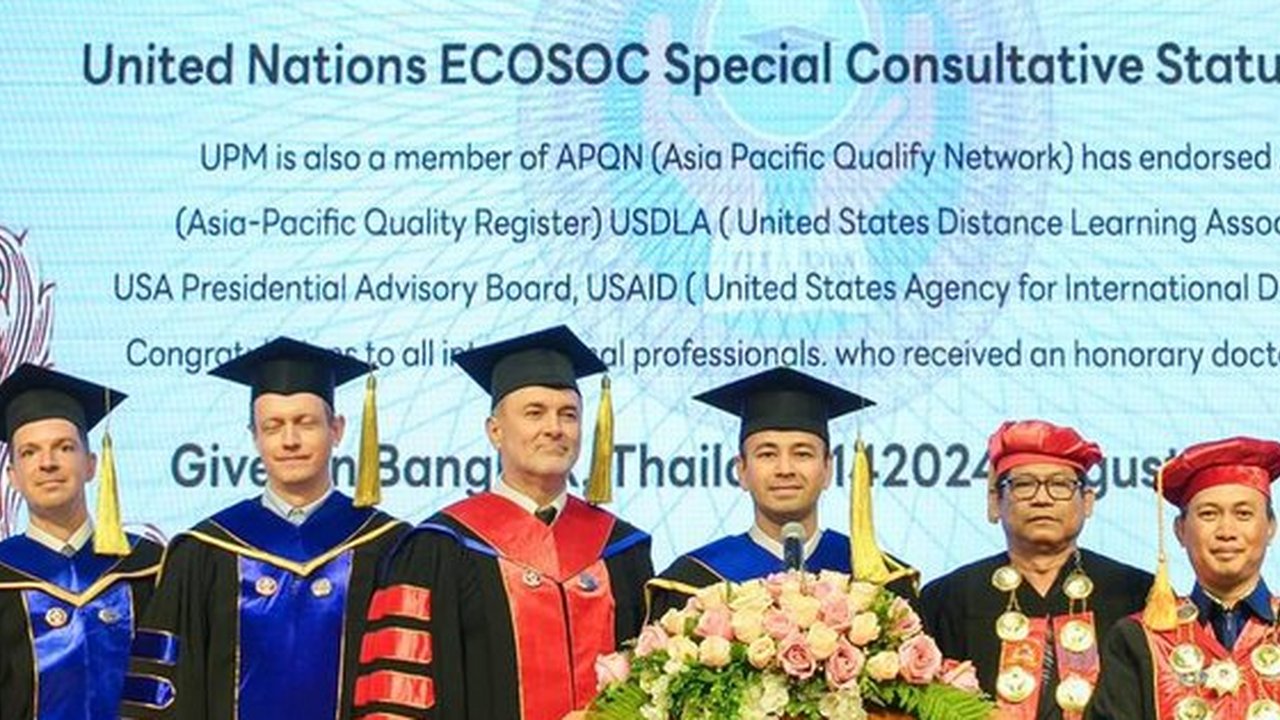 Gelar Doctor HC Raffi Ahmad