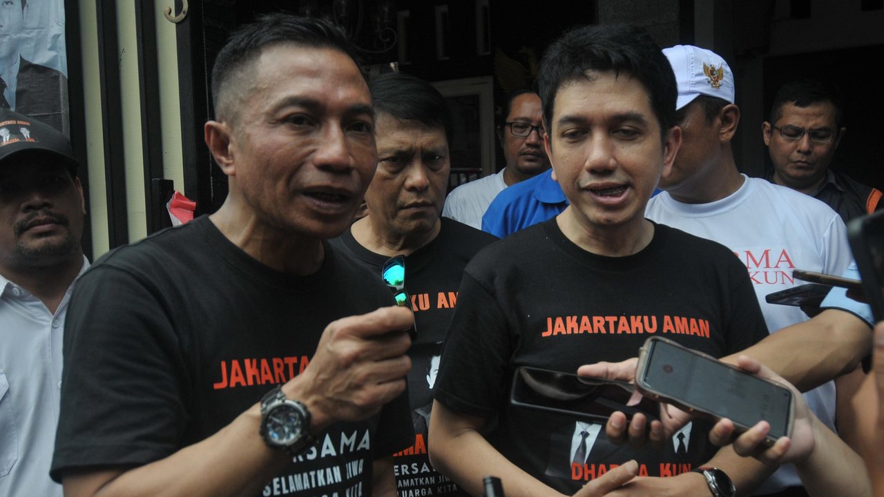 Cagub dan cawagub DKI Jakarta nomor urut 2 Dharma Pongrekun dan Kun Wardana melakukan blusukan ke Pasar Serdang, Jakarta Pusat Rabu (25/9/2024).