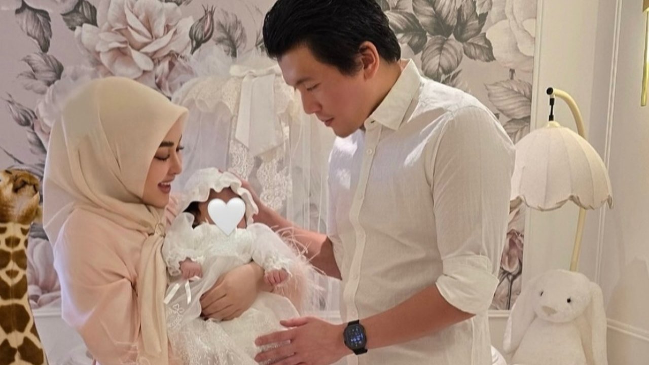 Potret Terbaru Reino Barack Ajak Princess R Jalan-jalan Pakai Stroller, Ada Tas Hermes Syahrini Menggantung