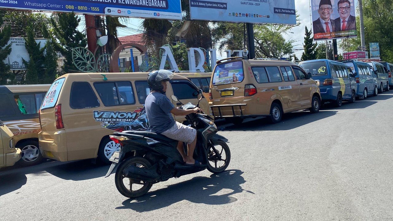 Angkutan Umum di Garut Gelar Mogok