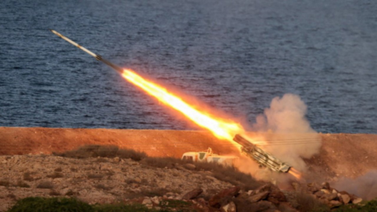 Terungkap lewat satelit, pangkalan militer Israel babak belur dihantam rudal Iran.