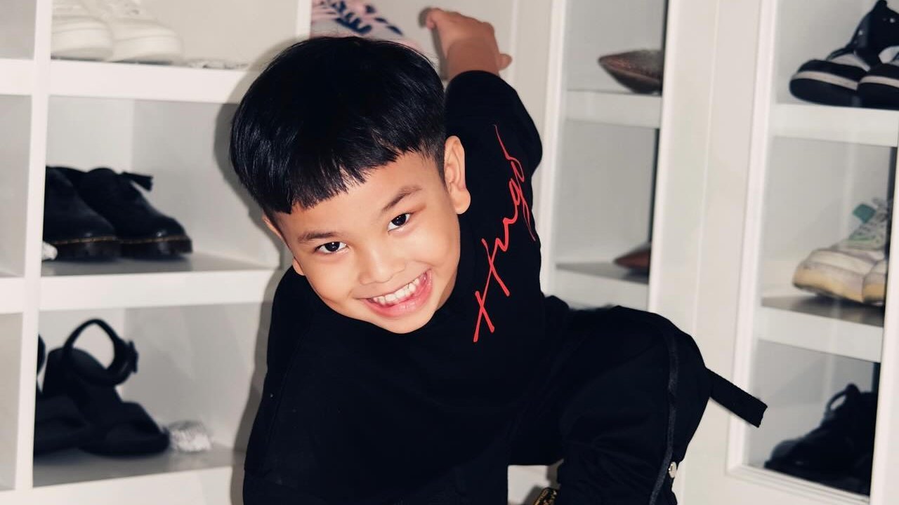 Joget Bareng Pengasuhnya, Gaya Gala Sky bak Anak Bujang - Disebut Jefri Nichol Versi Sachet