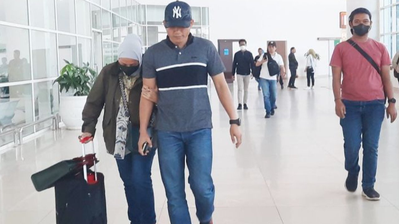 Terjaring OTT, Pejabat Pemprov Kalsel Digiring KPK ke Jakarta