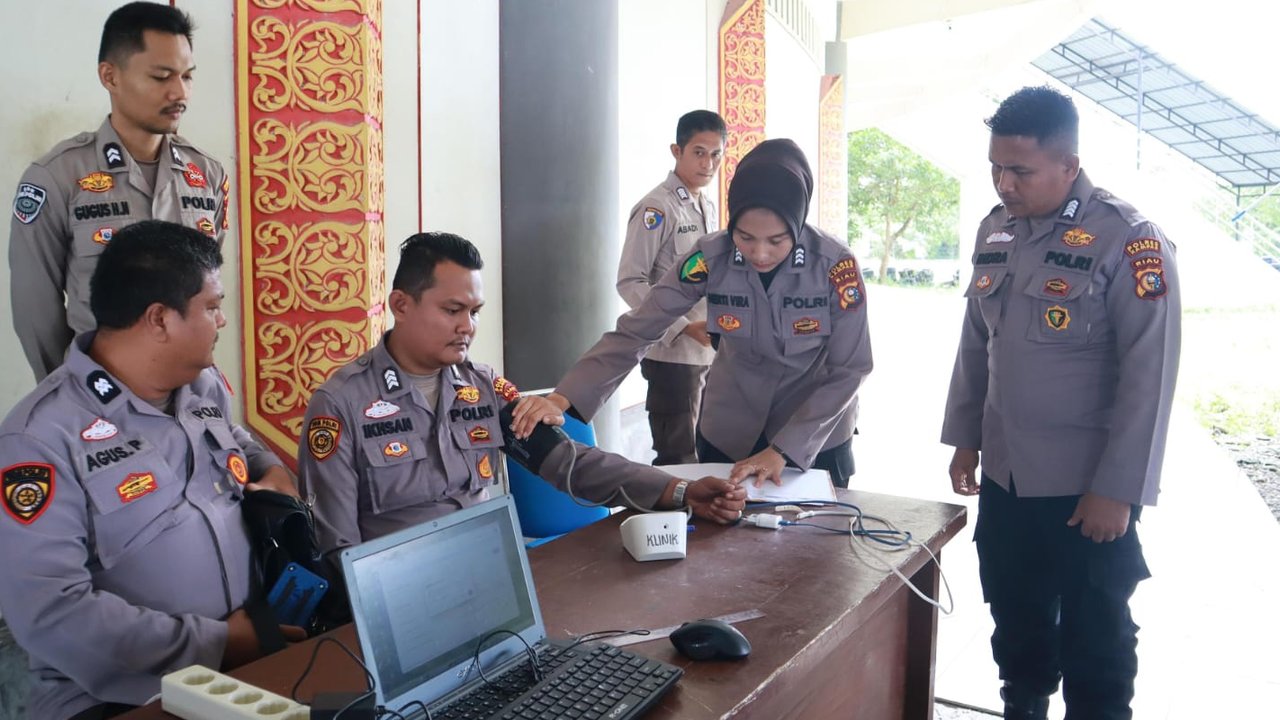 Pengecekan kesehatan personel Polri