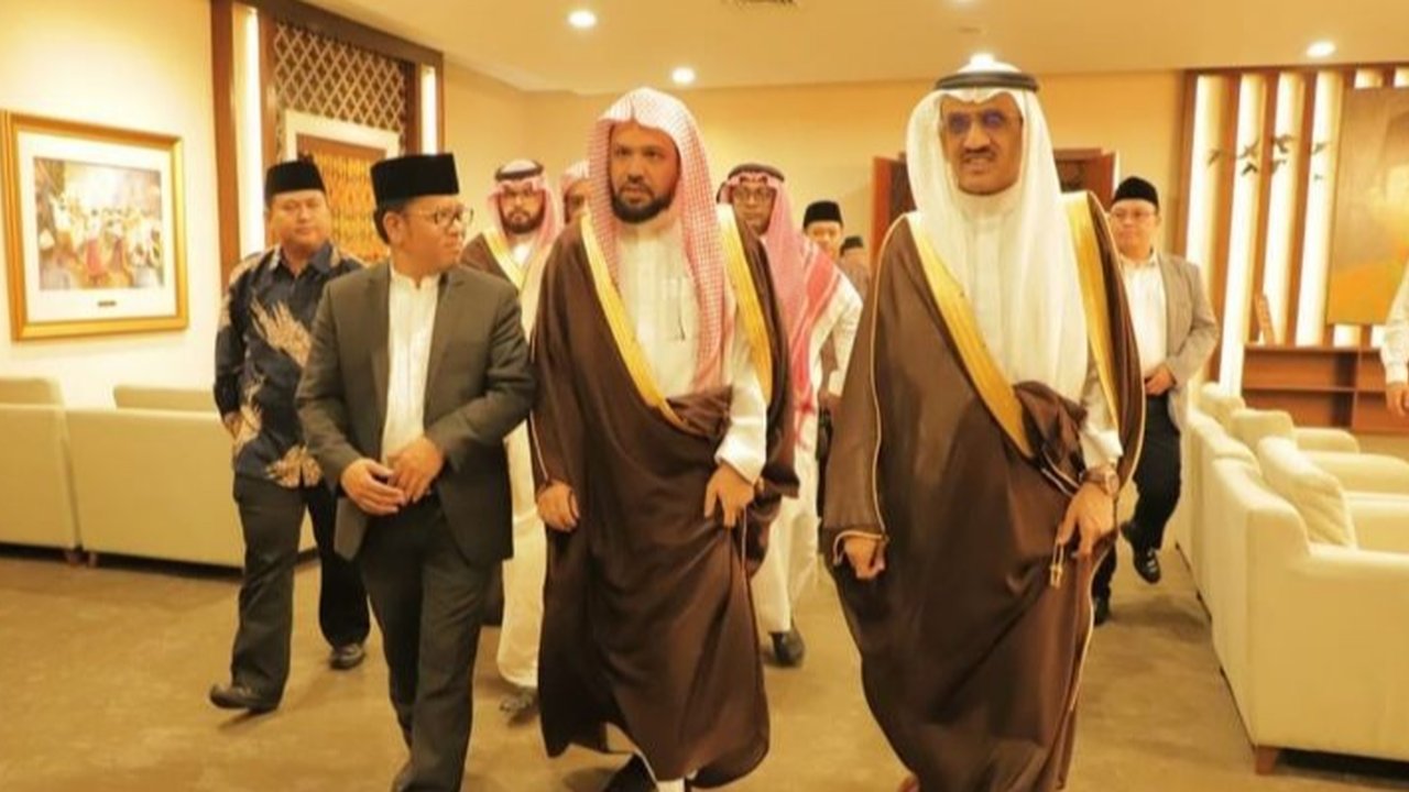 Imam Besar Masjid Nabawi Syekh Ahmad bin Ali Al-Hudhaify