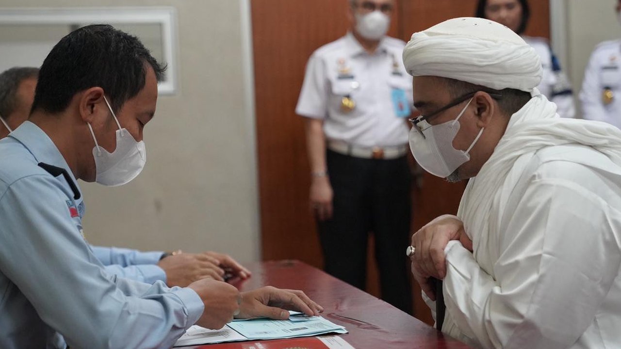 Mantan pemimpin Front Pembela Islam (FPI), Muhammad Rizieq Shihab resmi menghirup udara bebas, usai keluar dari lapas.(Istimewa)