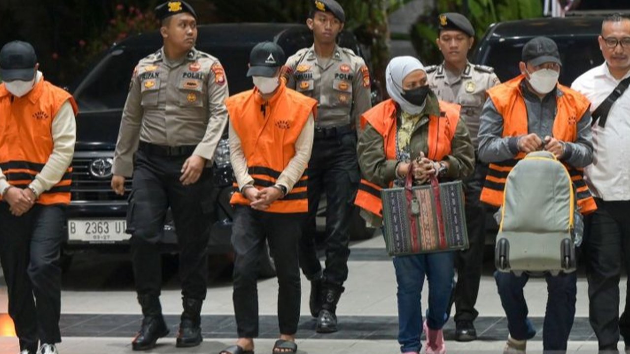Terjaring OTT, Pejabat Pemprov Kalsel Digiring KPK ke Jakarta